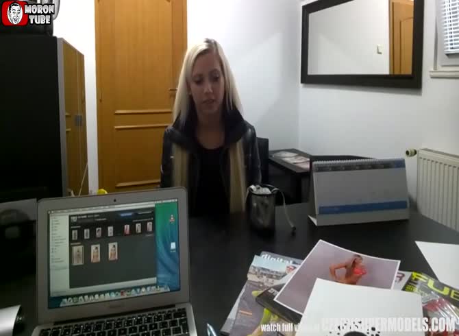 Video :To become a top model, a blonde would stop at nothing